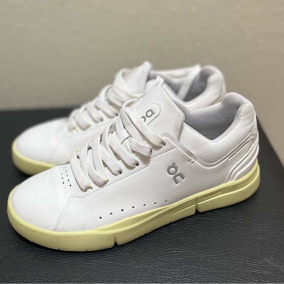 Shoes - •ON RUNNING• Roger Advantage 1 in White/Hay